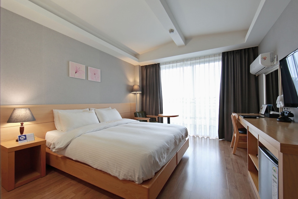 DELUXE, DOUBLE BED