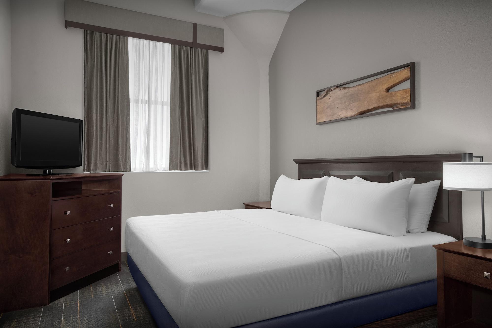 جناح بسرير كينج بغرفتي نوم لذوي الإعاقة، The Suites Hotel at Waterfront Plaza 3/4