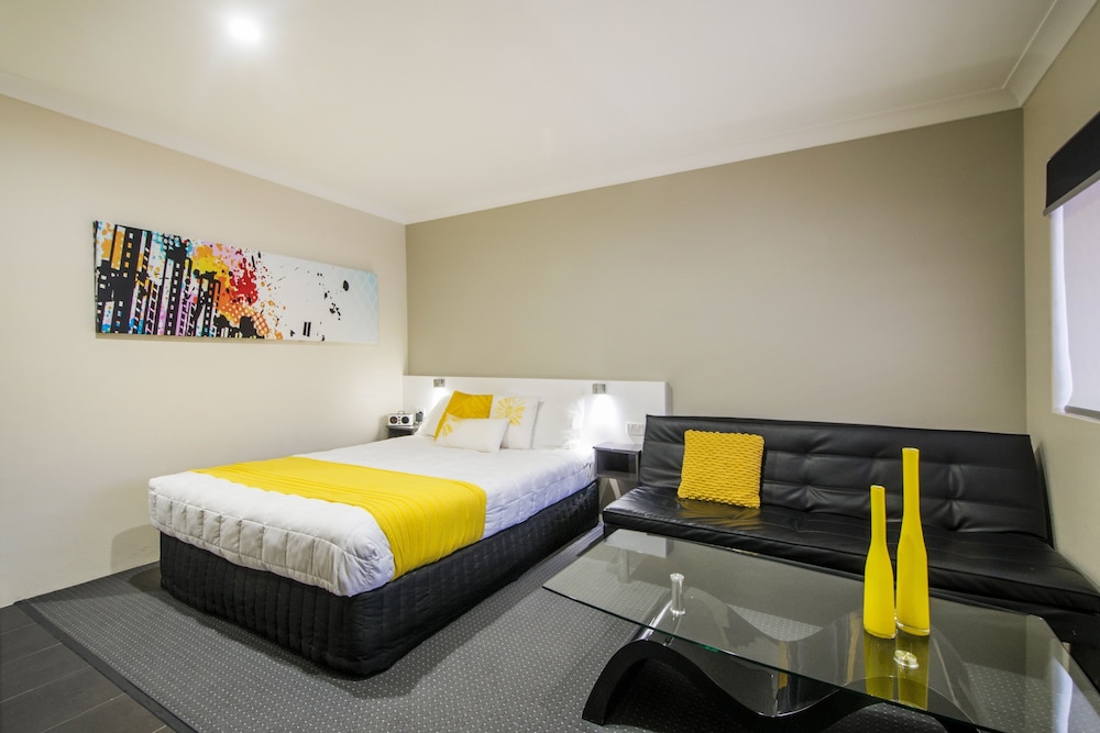 The Abbey Motor Inn 24/44