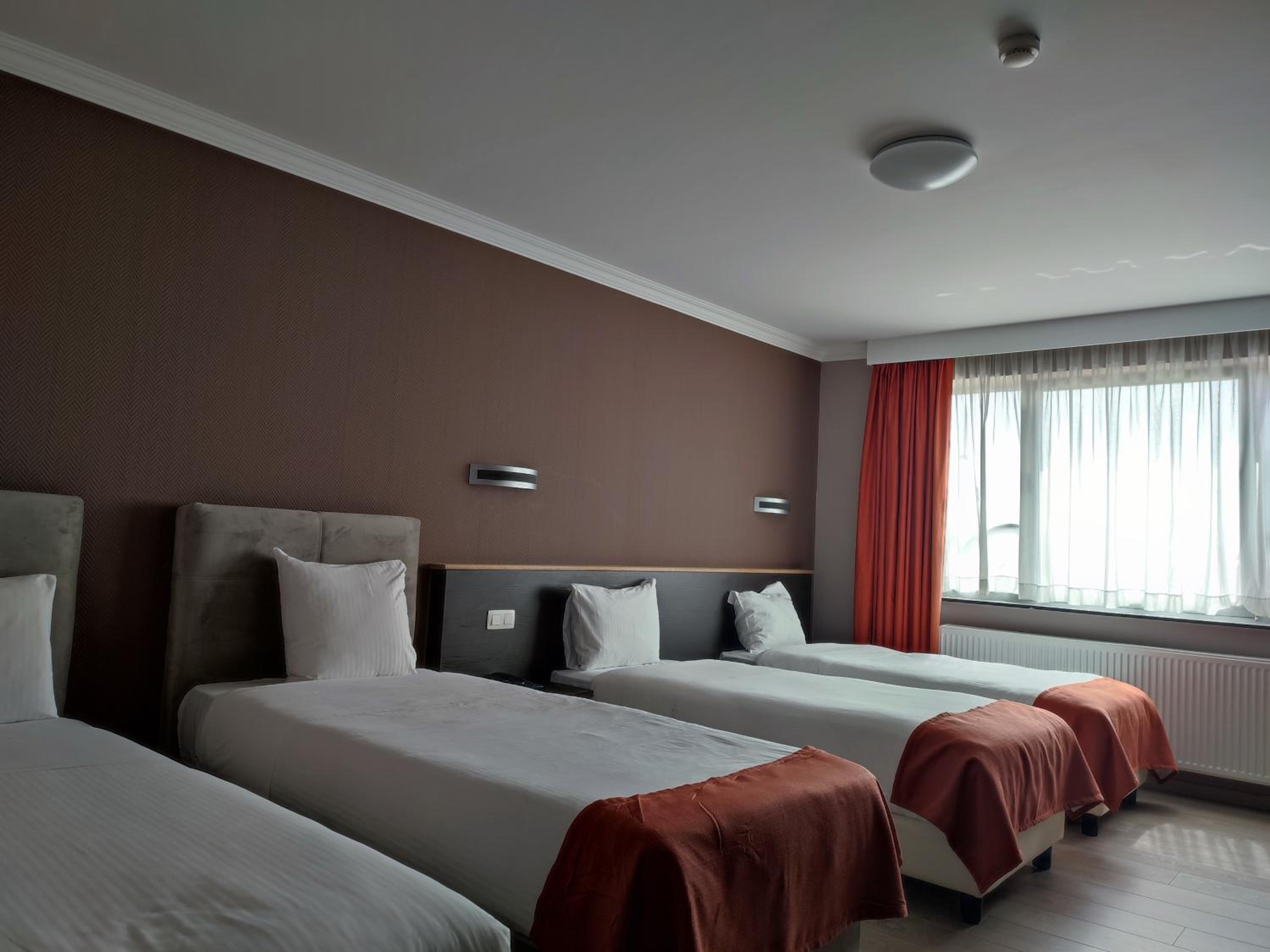 غرفة سوبيريور رباعية بسرير فردي، Hotel Taormina Brussels Airport 3/10