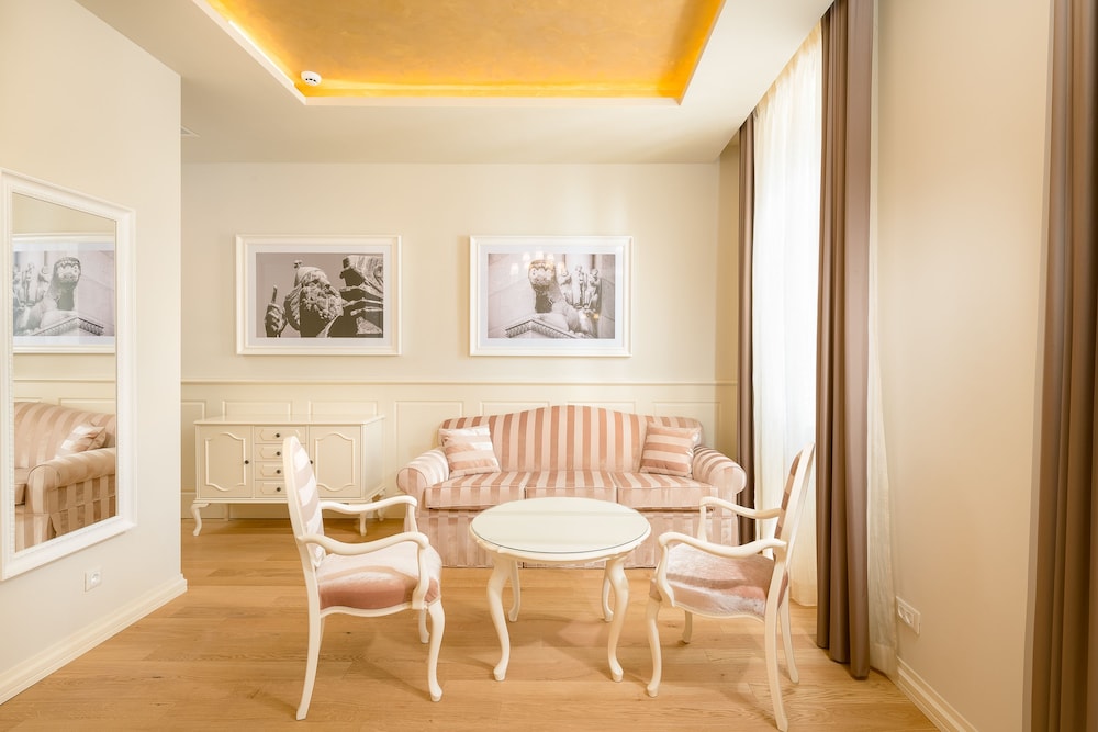 Piazza Heritage Hotel 55/76