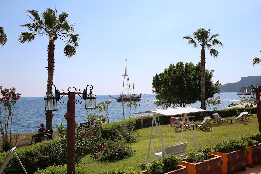 Valeri Beach Hotel 48/50