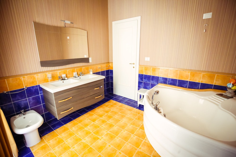 Hotel Napoli Mia 5/65