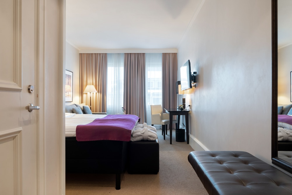 Elite Palace Hotel 25/76