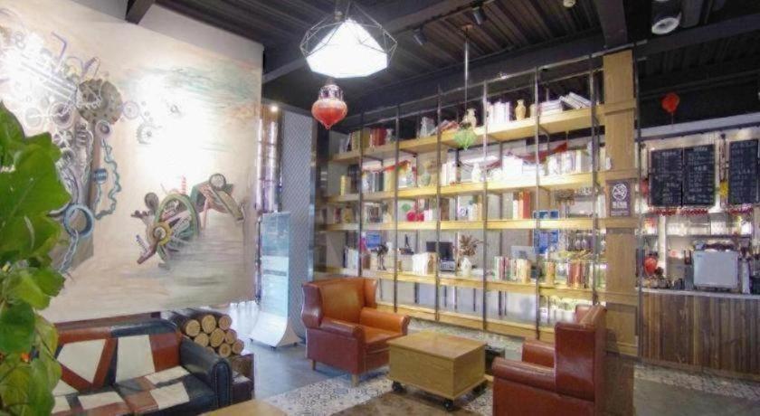 James Joyce Coffetel Beijing Yizhuang East Rongjing Street Metro Station 44/51