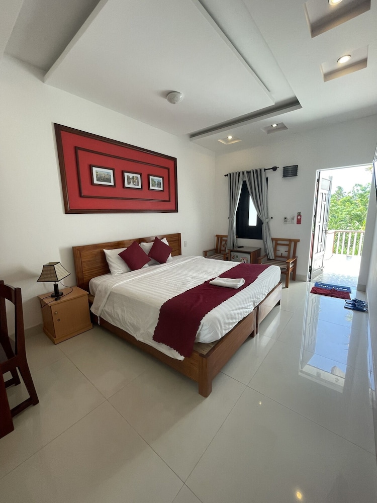 DELUXE, DOUBLE OR TWIN BED, BALCONY