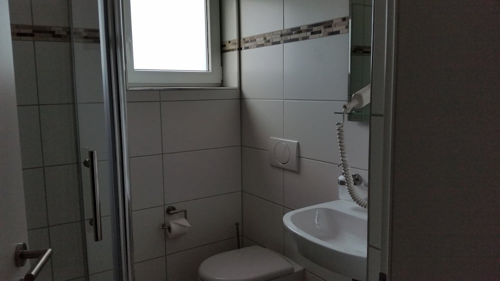 Schafer Boardinghouse 27/30