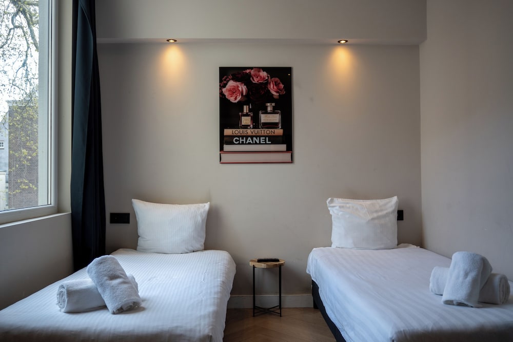 Hotel 83 6/31