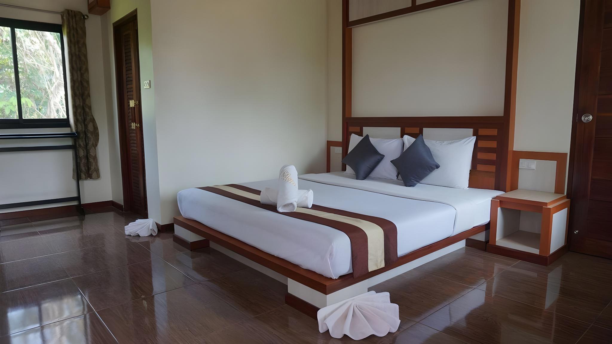 Room, Hill Side