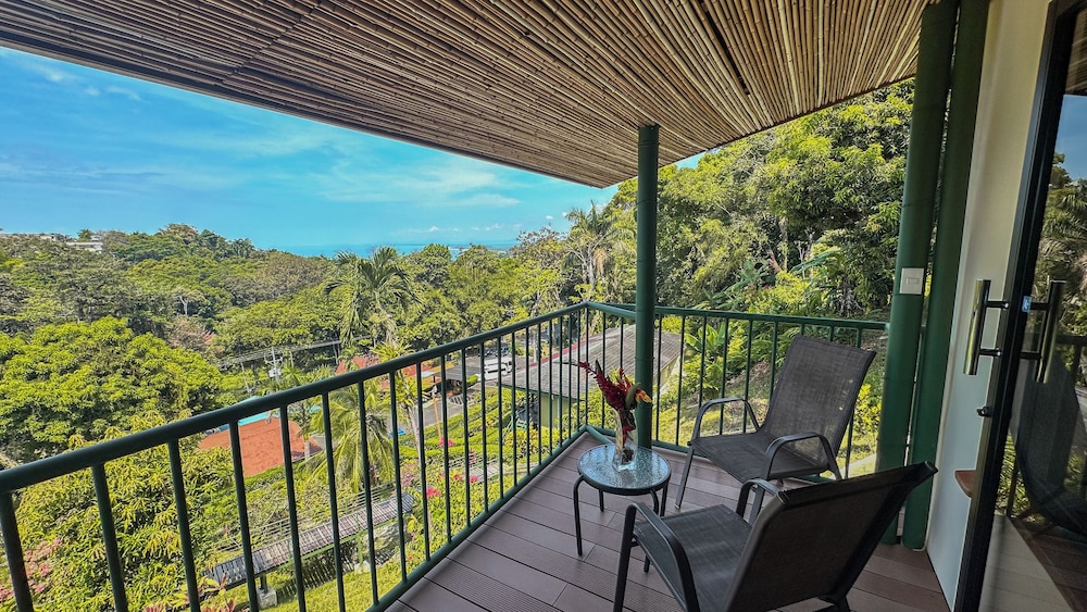 Tabulia Tree Hotel and Villas 50/77
