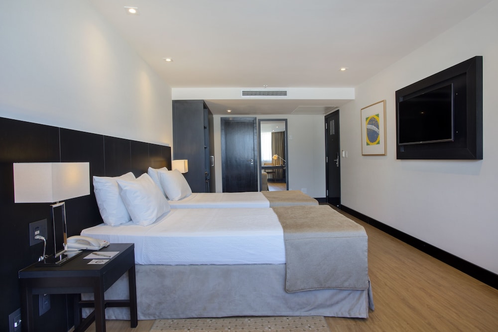 PLUS, LUXURY, TWIN BEDS