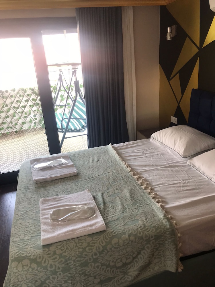 Middle Village Suite Hotel 16/39