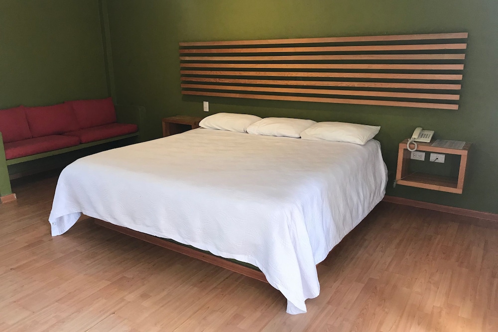 Hotel VF Cuernavaca 4/19