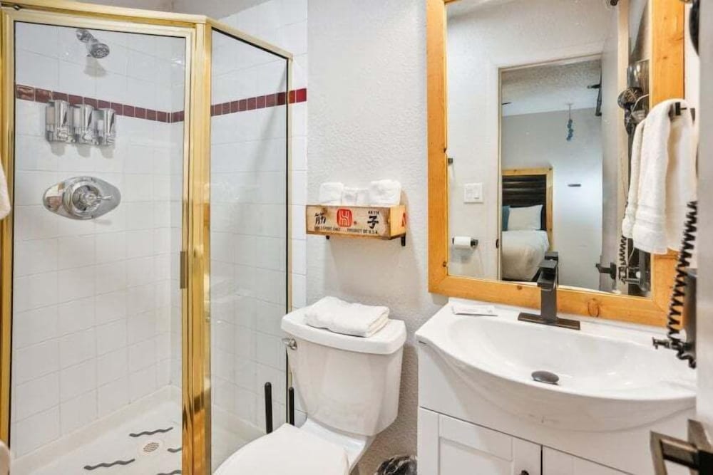 Anchorage Downtown Hotel 30/34