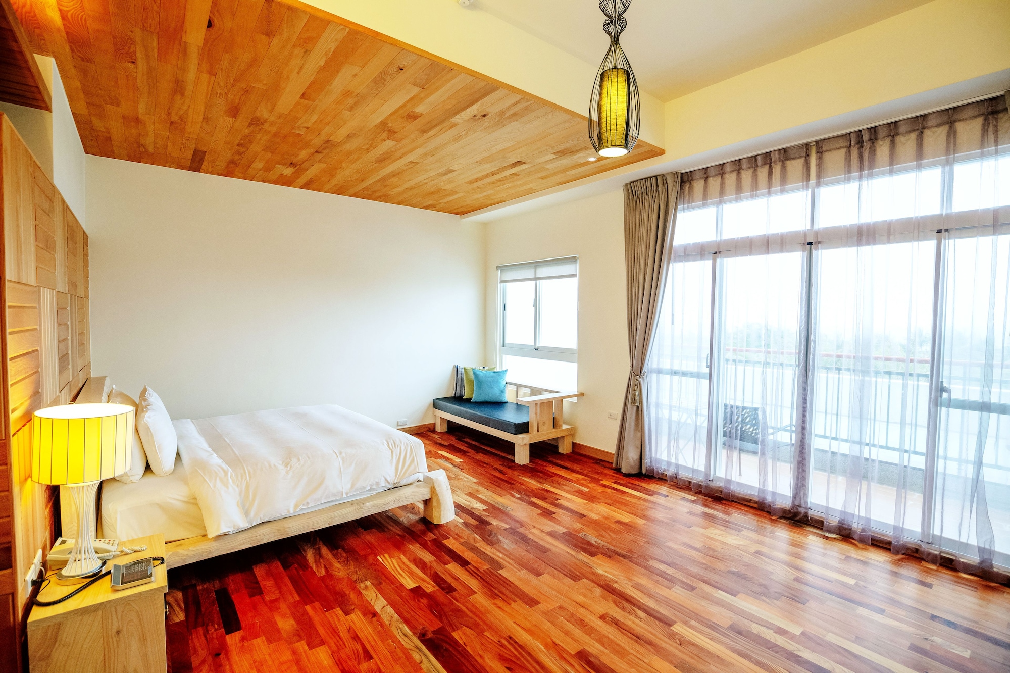 DELUXE, DOUBLE BED