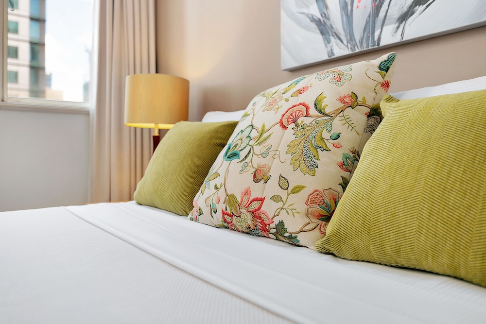 The Manor Apartment Hotel 34/56