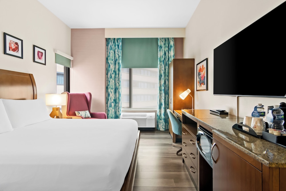 ROOM, KING BED, ACCESSIBLE