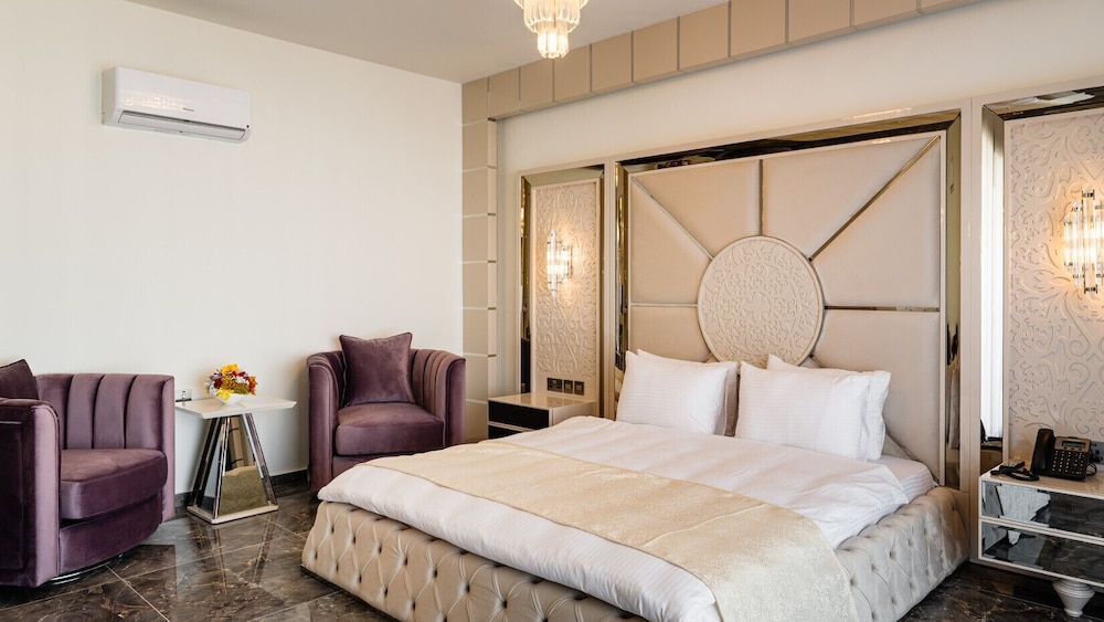 Royal Palace Hotel 20/50