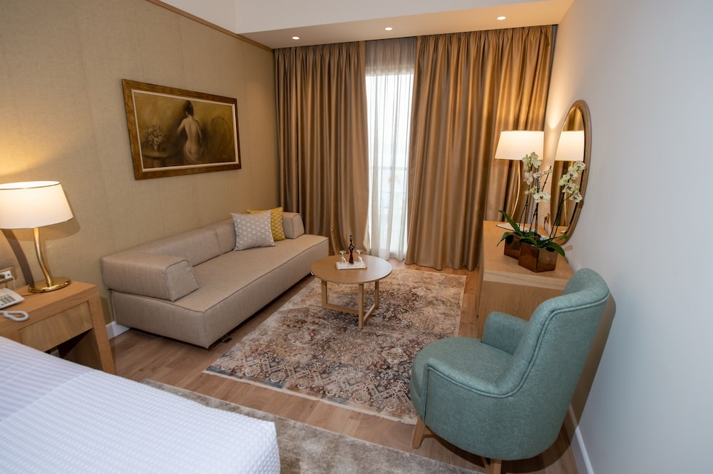 PATRAS PALACE HOTEL 25/50