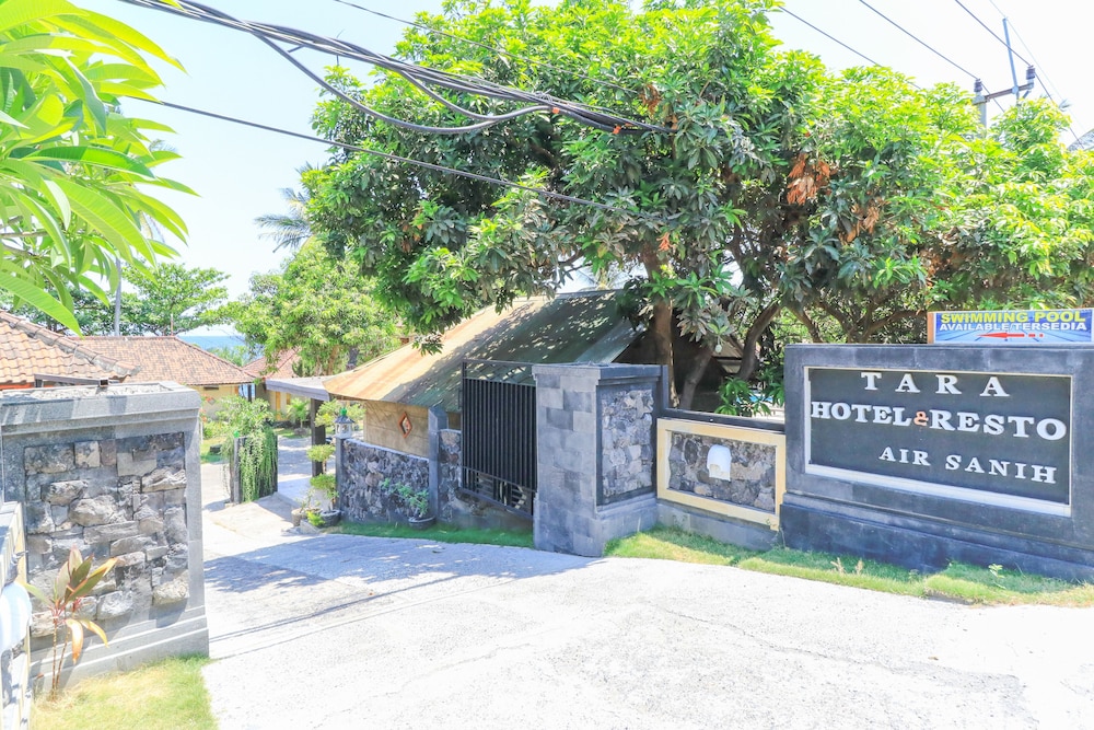 Hotel Tara Bar & Resto Air Sanih by ZUZU 48/57