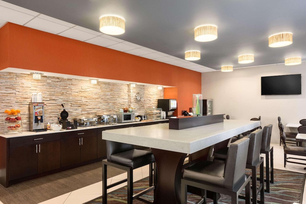 Country Inn & Suites By Radisson Nashville Airport TN 55/70