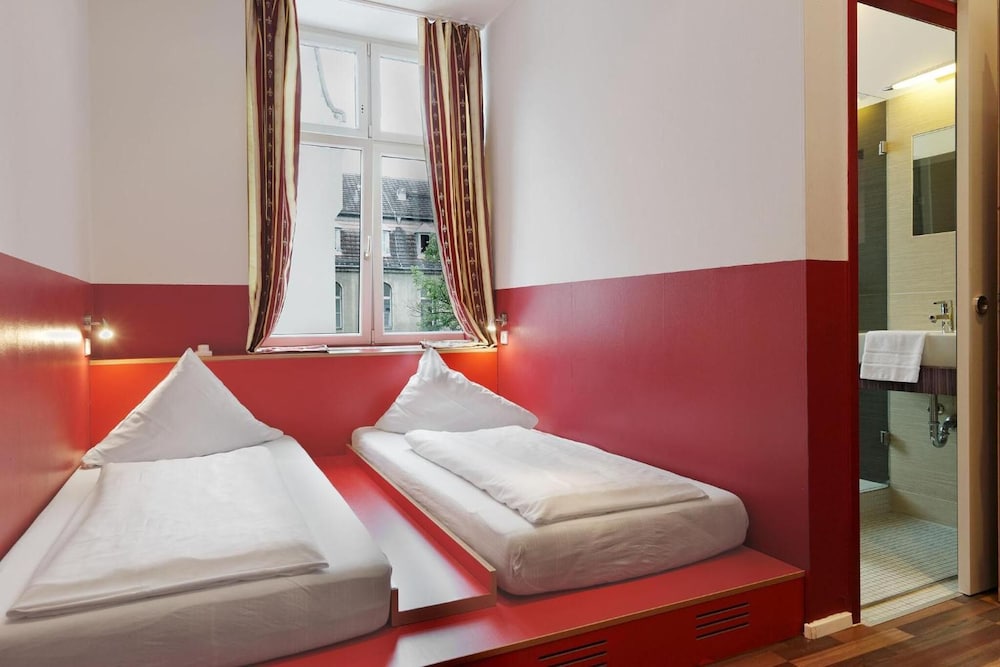 Ballhaus Berlin Hostel 14/65