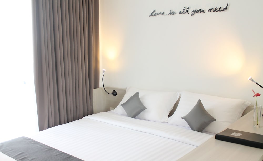 Delua Hotel 1/17