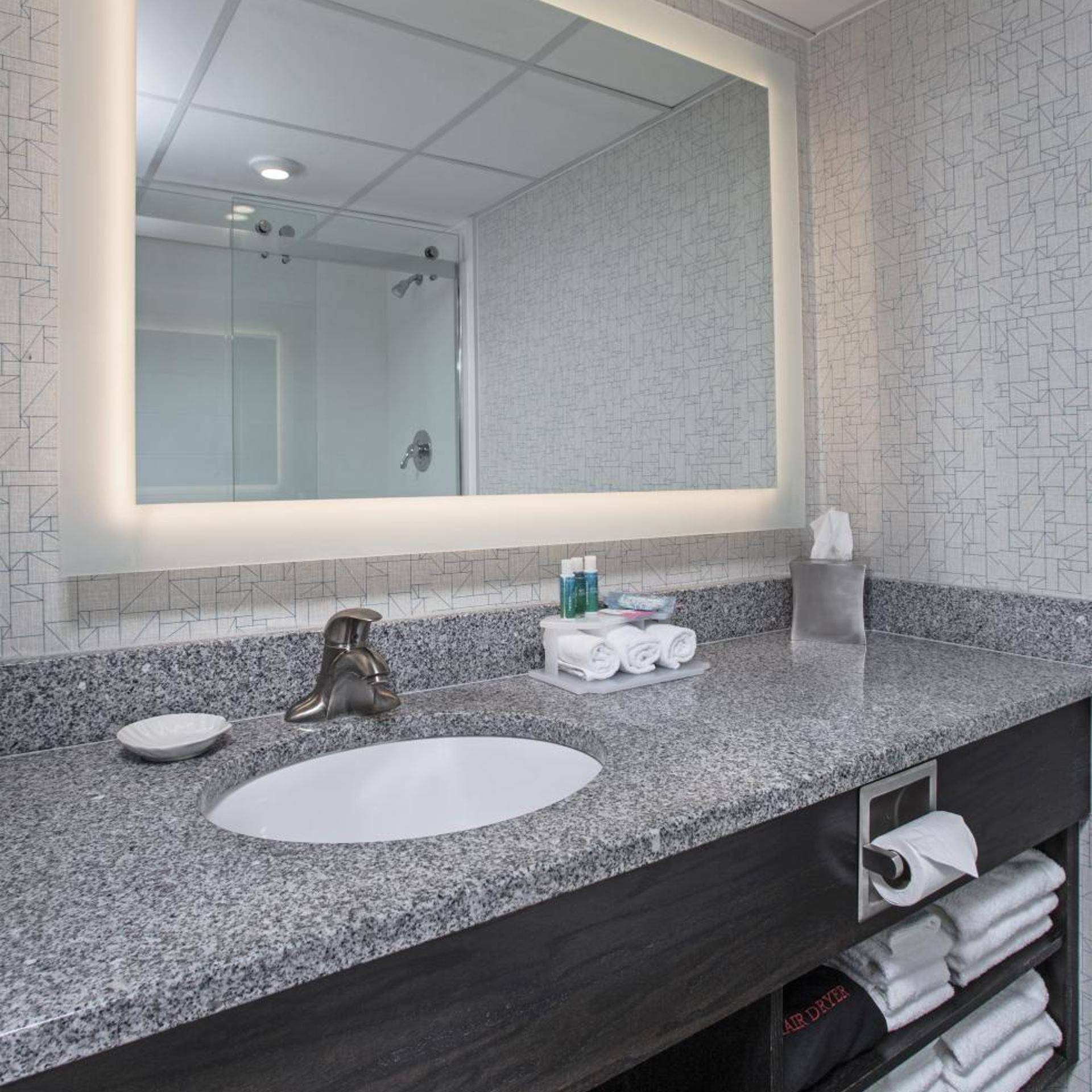 غرفة بسريرين كوين بإطلالة على المدينة، Holiday Inn Express Nags Head Oceanfront 3/5