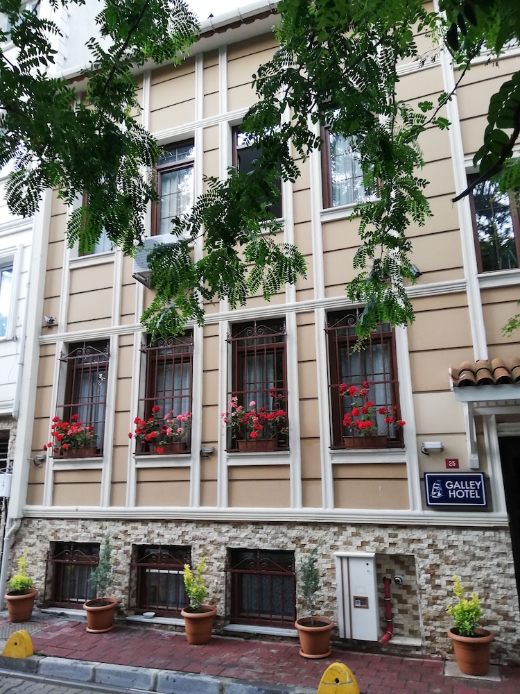 Galley Hotel 2/50
