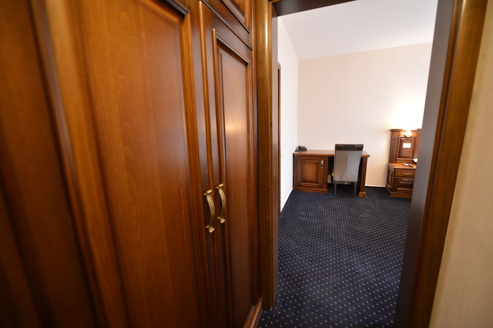 Noblesse Boutique Hotel 33/57