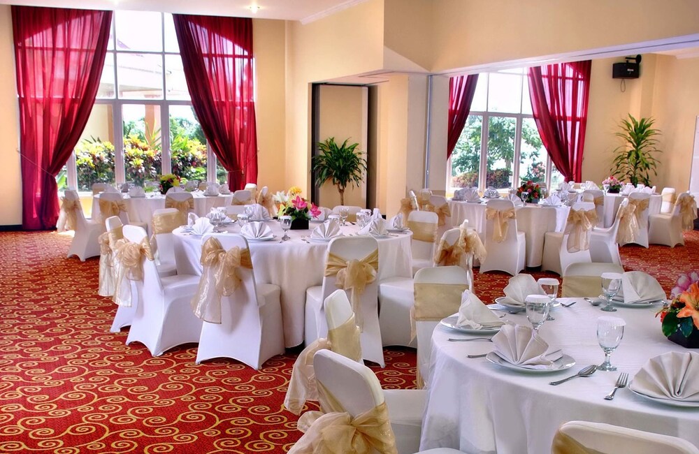 Aston Niu Manokwari Hotel & Conference Center 25/33