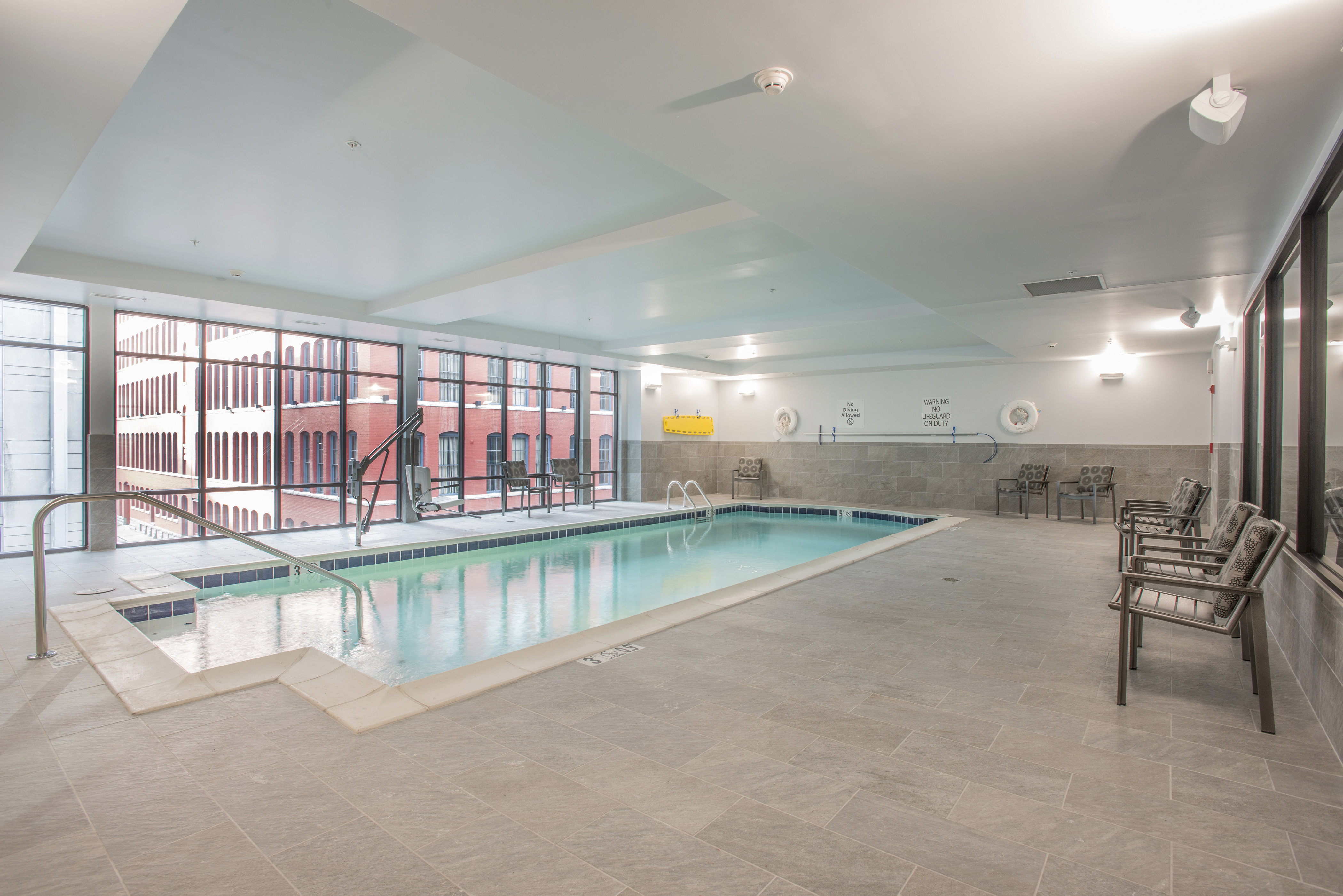 HOLIDAY INN HOTEL SUITES CINCINNATI DOWNTOWN 28/56