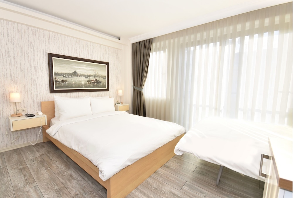 ELANAZ HOTEL 8/50