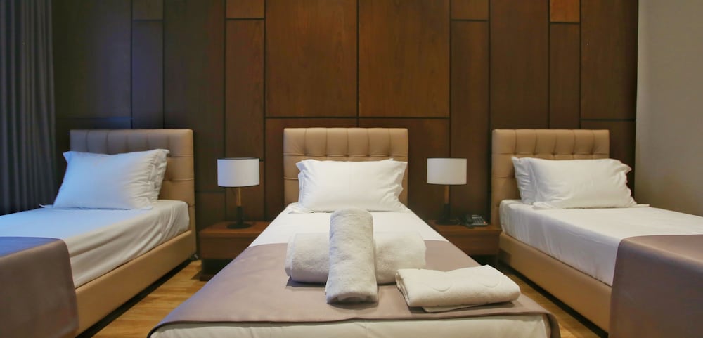 Portik Hotel 12/20