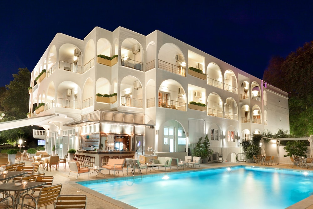 KRONOS HOTEL 2/43