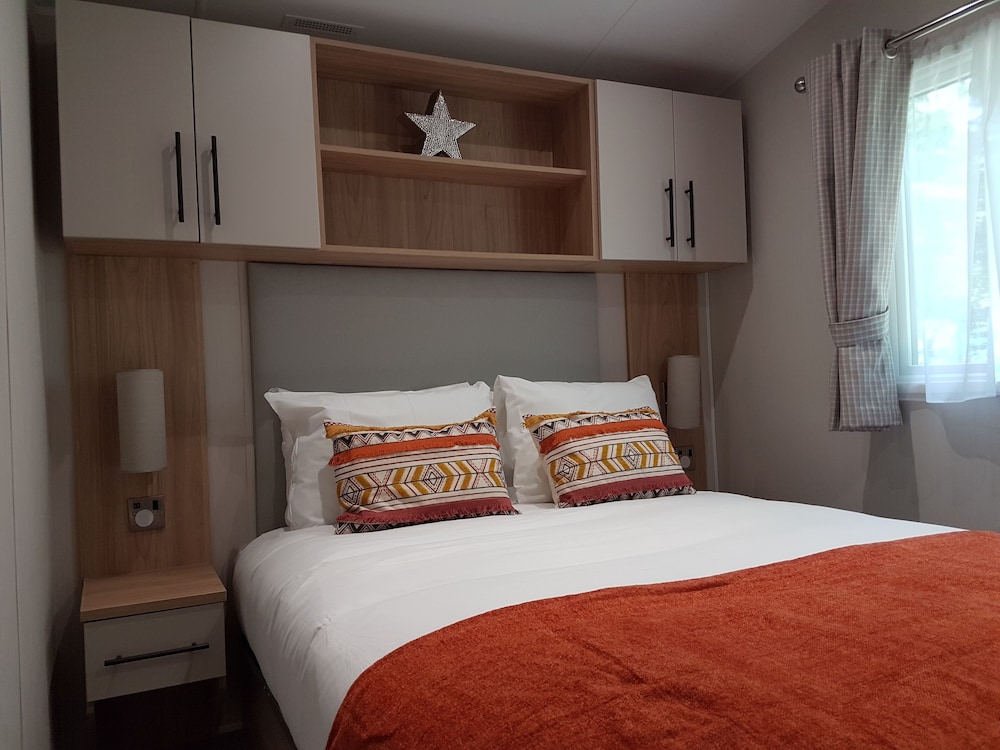 Mobile Home, Deluxe, 1 Double and 4 Single Beds