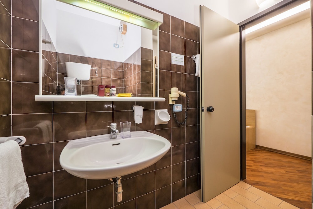 Vega Hotel Perugia 66/70