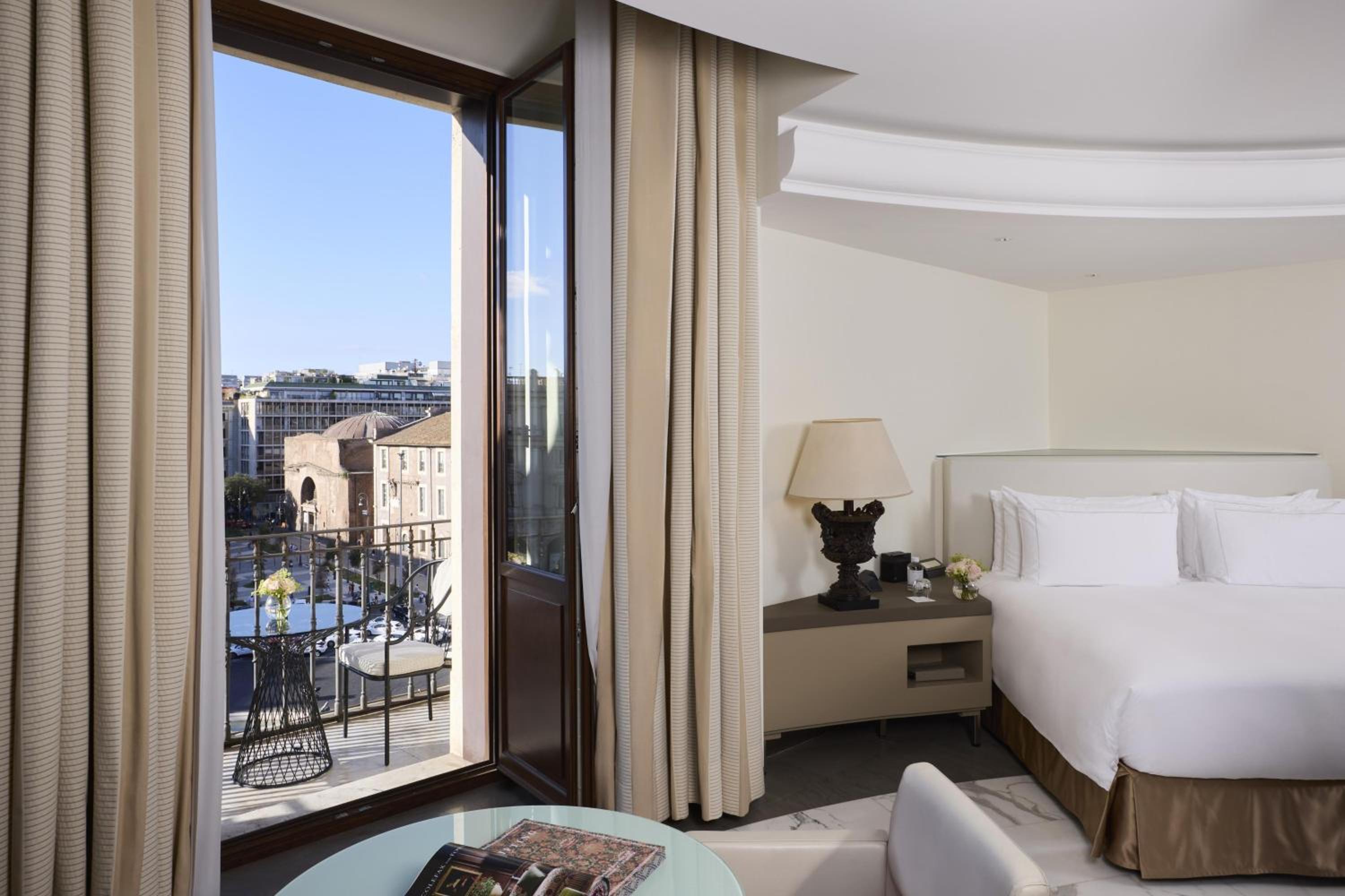 جناح تنفيذي بسرير كينج بشرفة بإطلالة مع أريكة بجاكوزي، Anantara Palazzo Naiadi 12/12