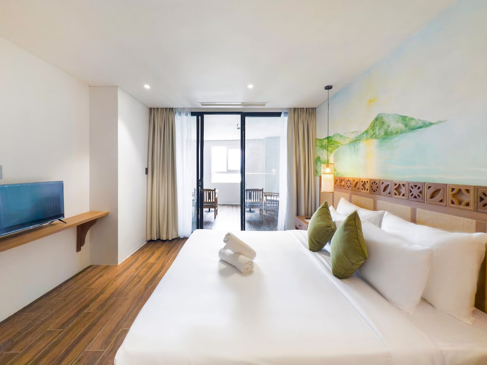 2 BEDROOMS, TWIN BEDS, RIVER VIEW