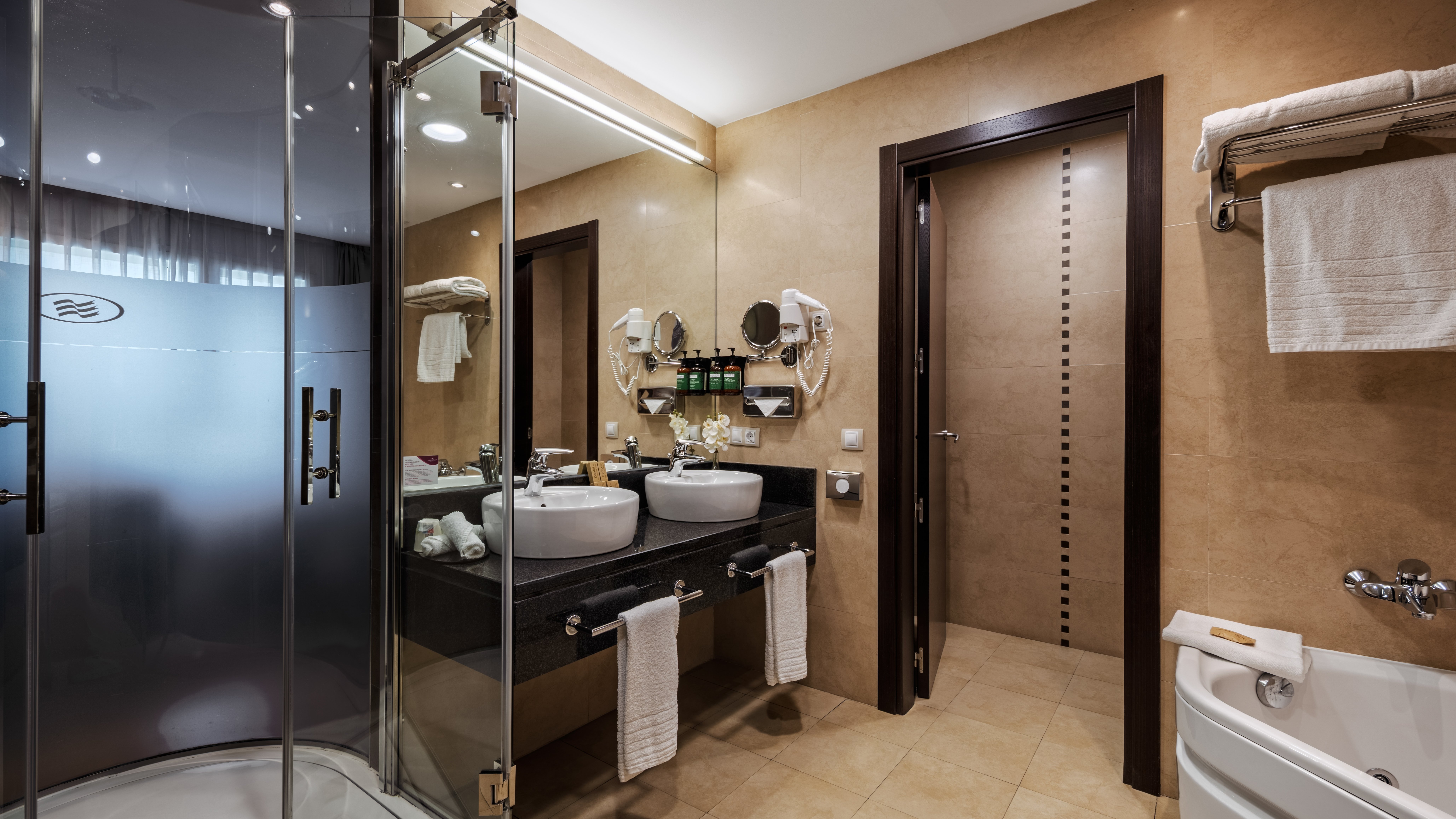 Crowne Plaza Madrid Airport Hotel 76/76