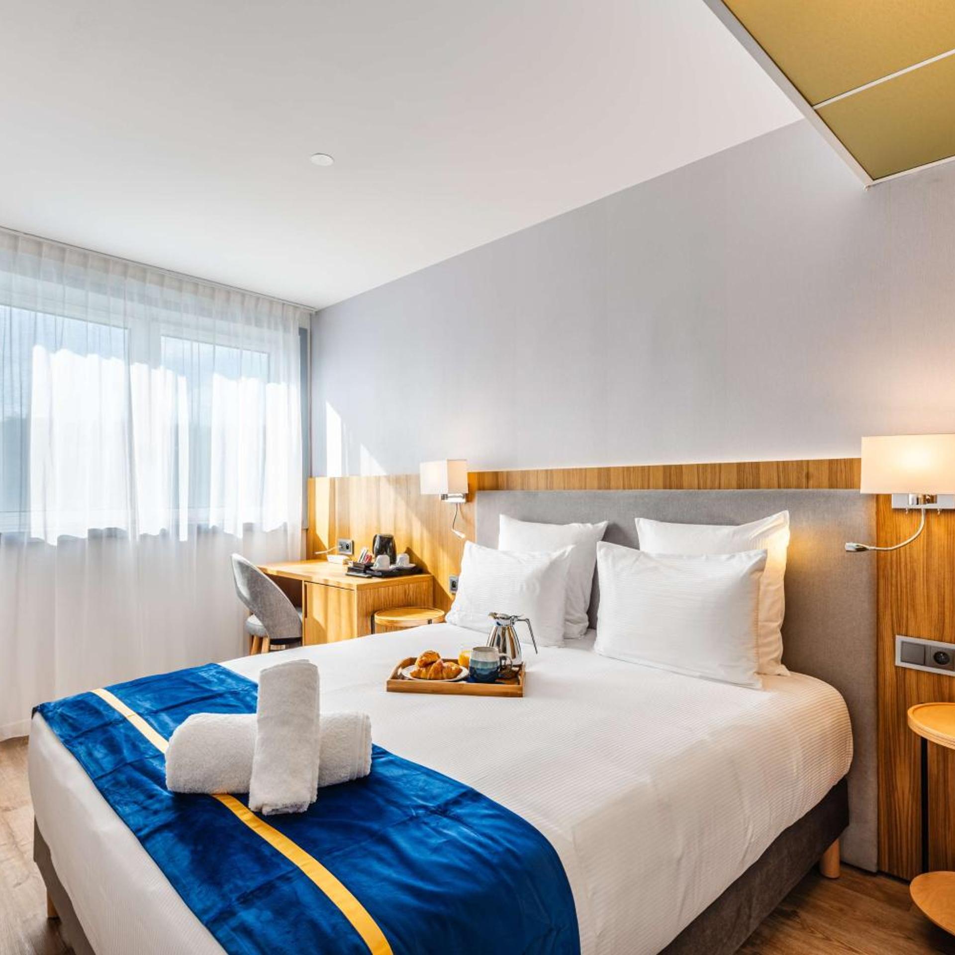 Room, Double Bed