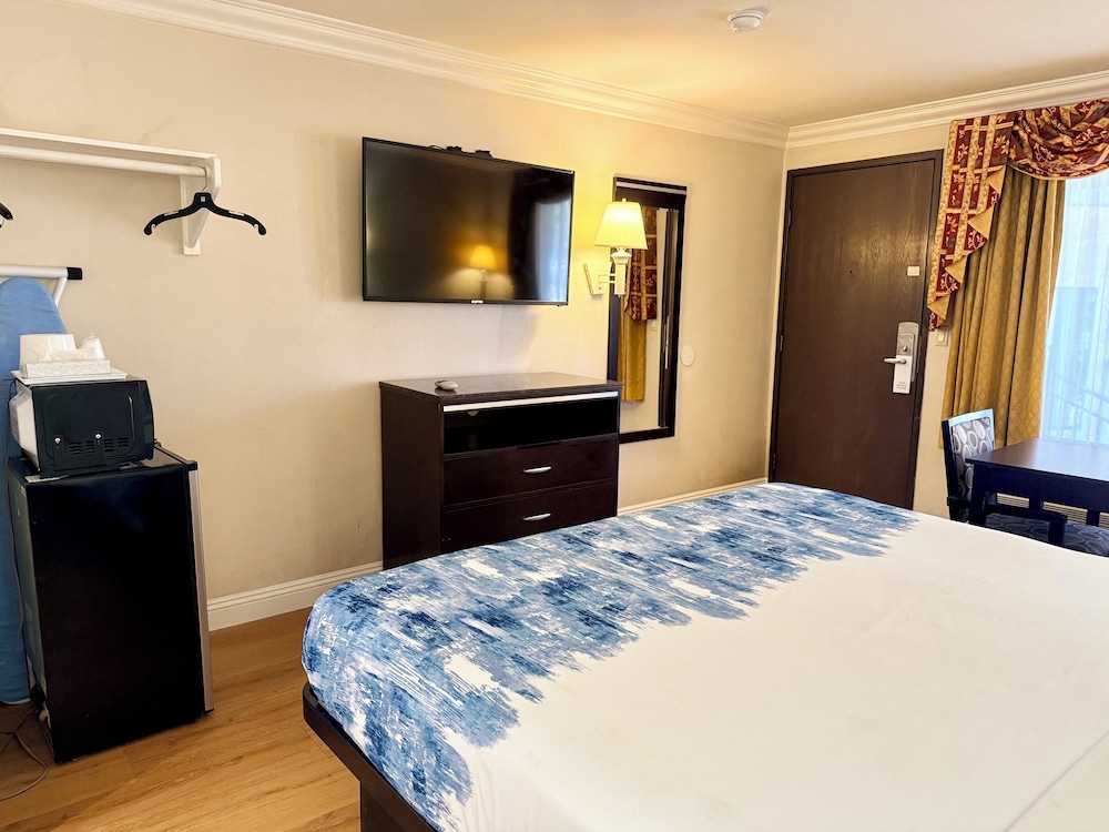 Castaic Inn Near Six Flags Magic Mountain 16/43