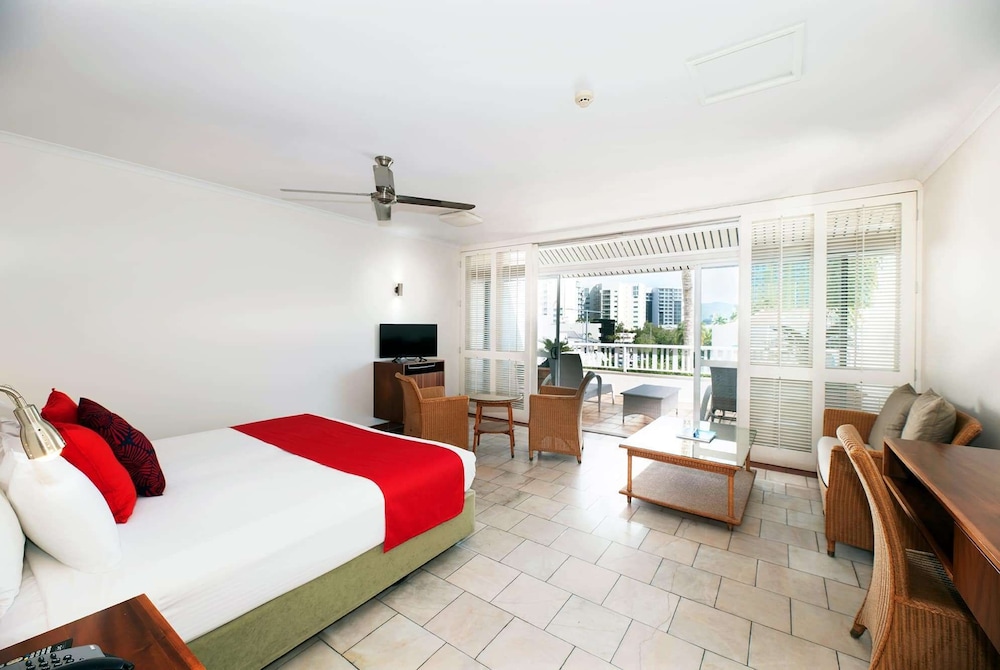 Ramada By Wyndham Cairns City Centre 8/50