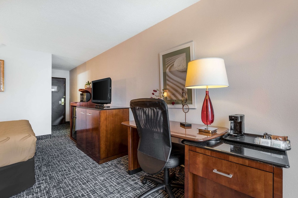 Wingate by Wyndham Troy 30/50