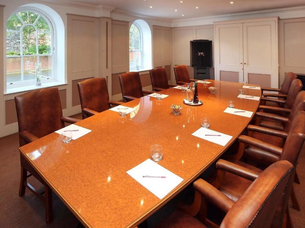 Mercure Southgate Hotel 42/49