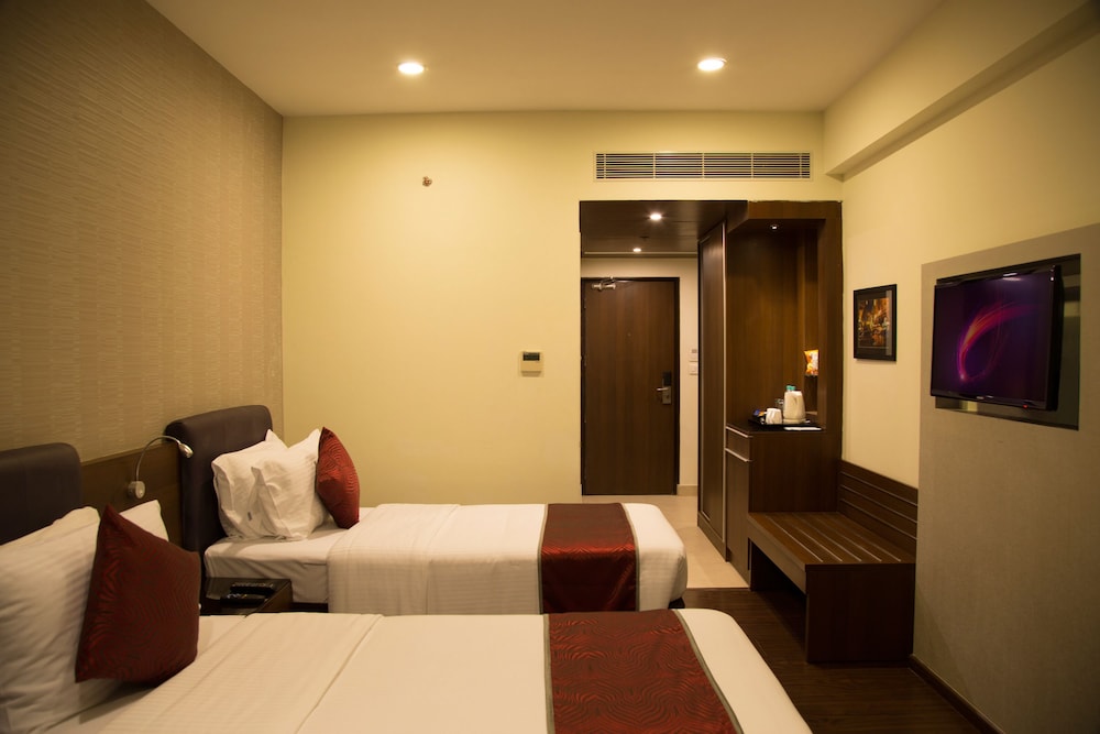 V7 Hotel 6/22