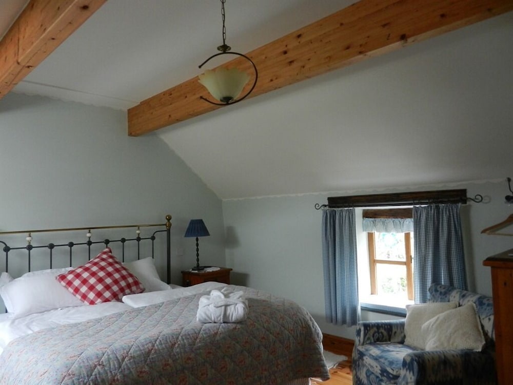 Armidale Cottages Bed & Breakfast 2/28