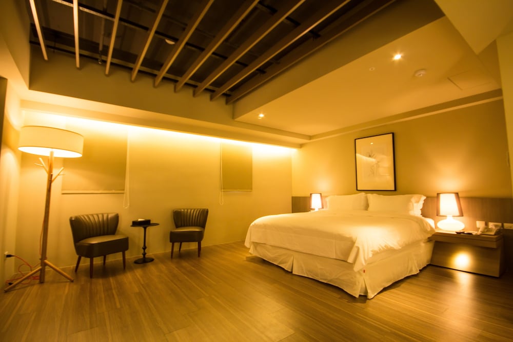 No.9 Hotel 11/76