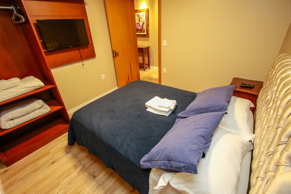 LUXURY, APARTMENT, QUEEN BED, GARDEN VIEW, SOFA