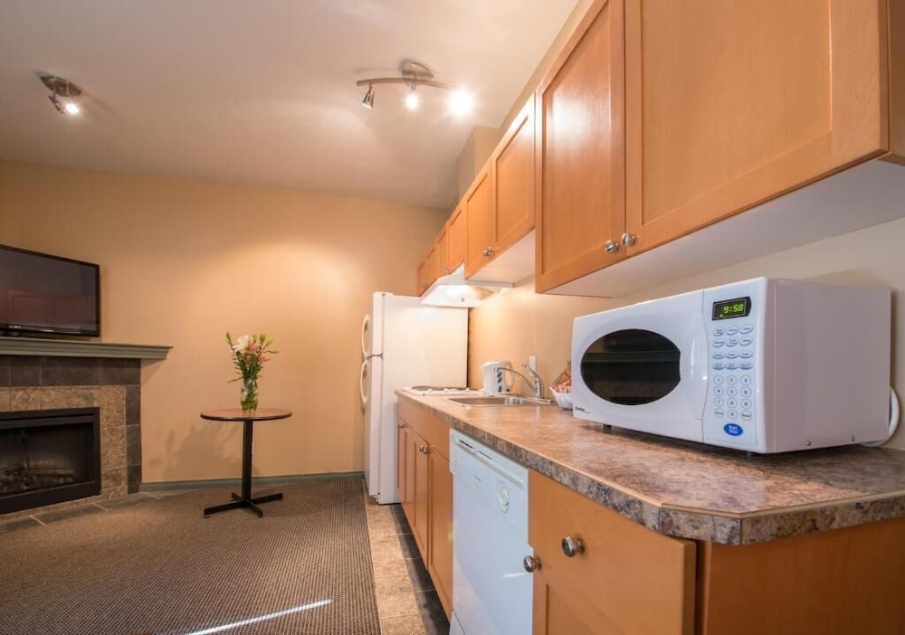 PODOLLAN REZ-IDENCE FORT MCMURRAY 4/50
